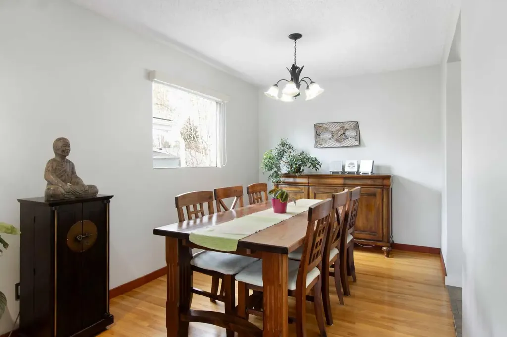 10811 Maplecrest Road SE Calgary AB T2J1Y1