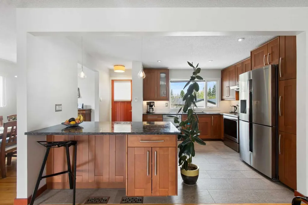 10811 Maplecrest Road SE Calgary AB T2J1Y1