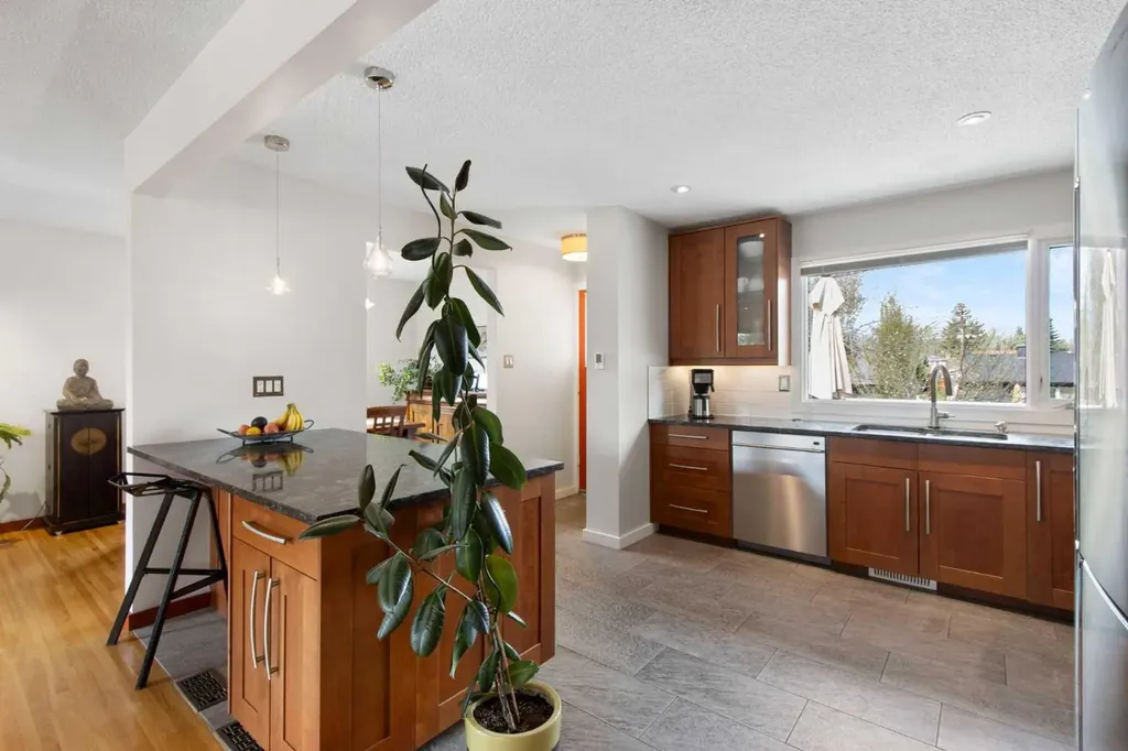 10811 Maplecrest Road SE Calgary AB T2J1Y1