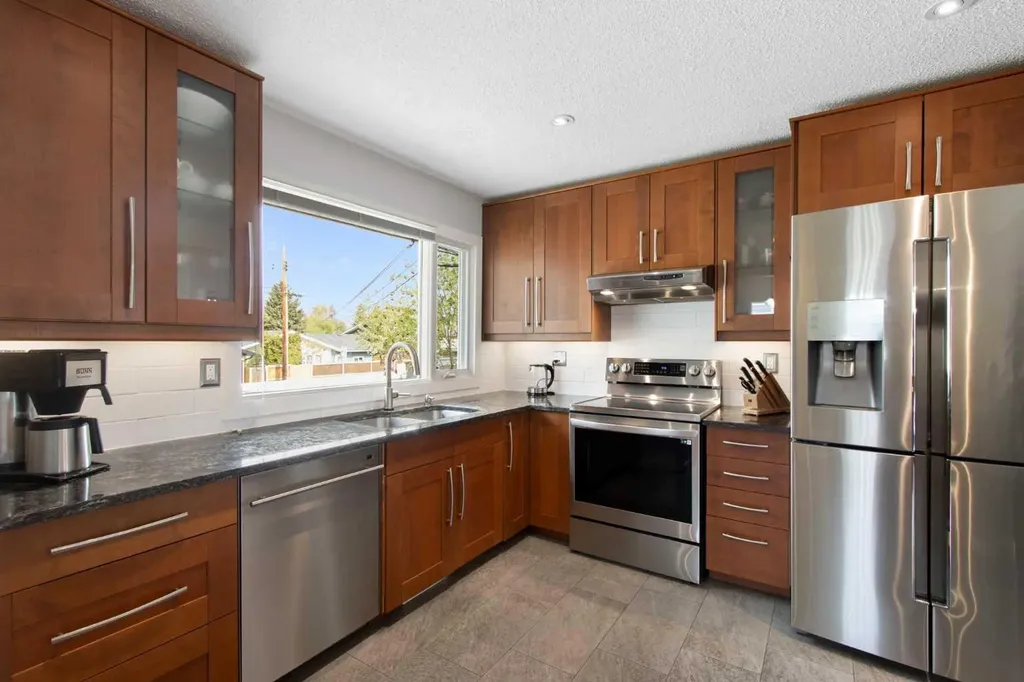 10811 Maplecrest Road SE Calgary AB T2J1Y1