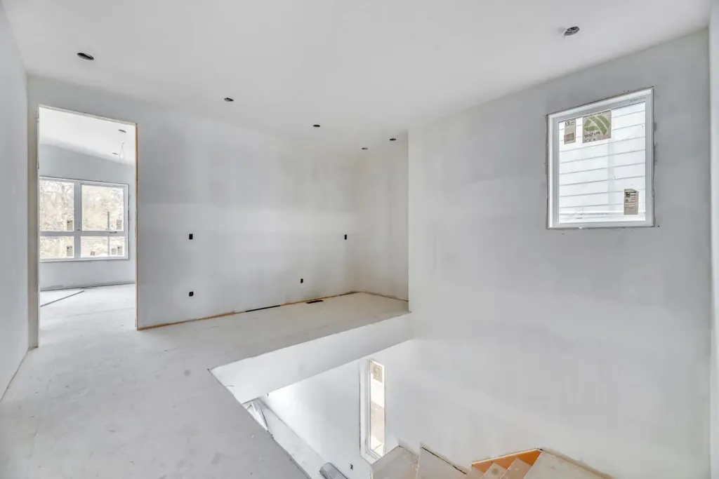 420 & 420b 32 Avenue NW Calgary AB T2M 2P9