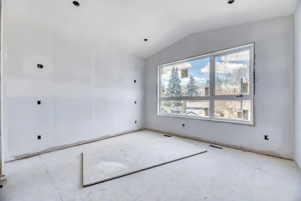420 & 420b 32 Avenue NW Calgary AB T2M 2P9