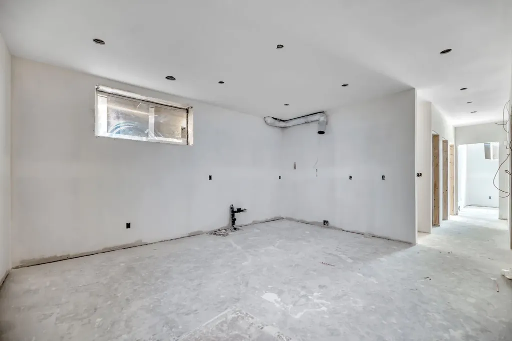 420 & 420b 32 Avenue NW Calgary AB T2M 2P9