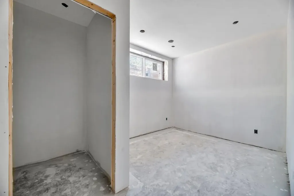 420 & 420b 32 Avenue NW Calgary AB T2M 2P9