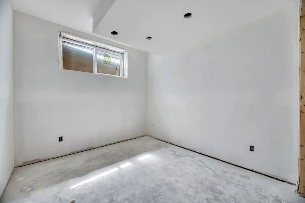 420 & 420b 32 Avenue NW Calgary AB T2M 2P9