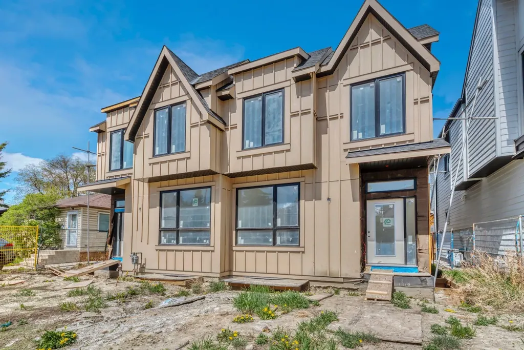 420 & 420b 32 Avenue NW Calgary AB T2M 2P9