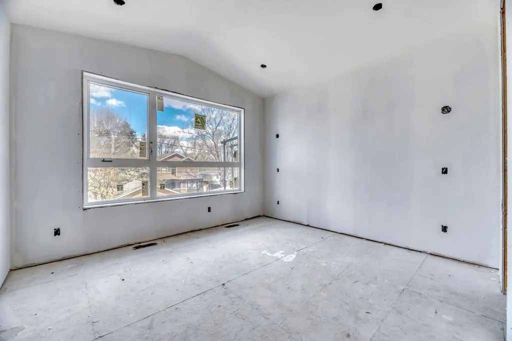 420 & 420b 32 Avenue NW Calgary AB T2M 2P9