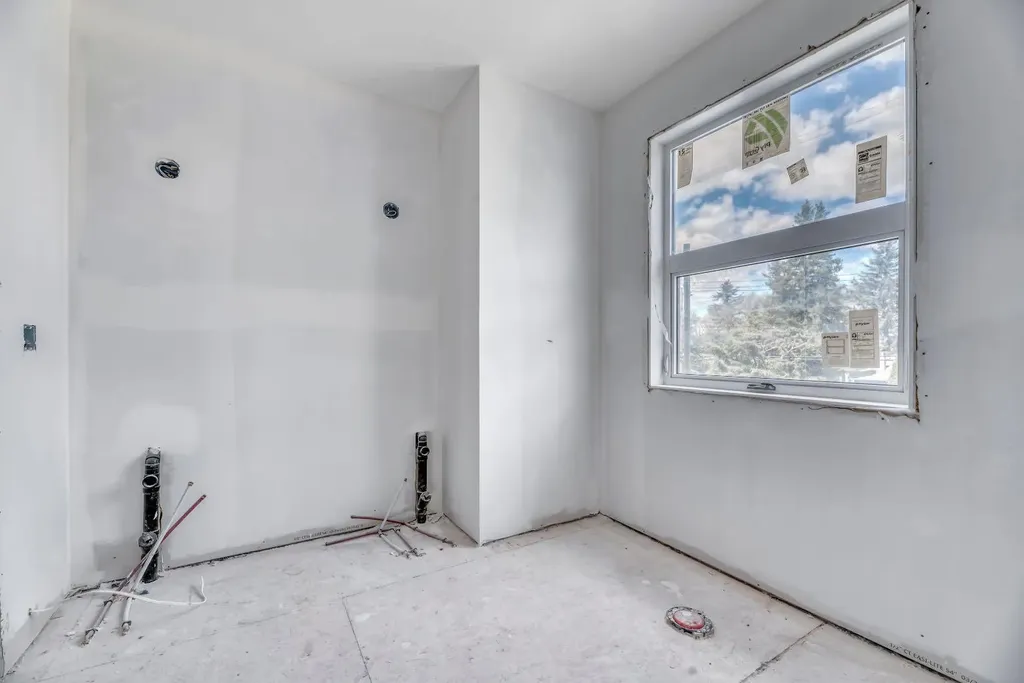 420 & 420b 32 Avenue NW Calgary AB T2M 2P9