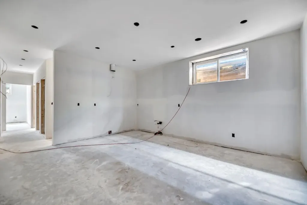 420 & 420b 32 Avenue NW Calgary AB T2M 2P9