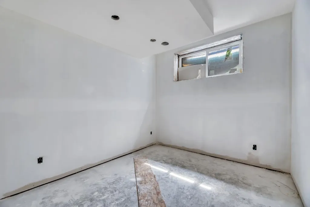420 & 420b 32 Avenue NW Calgary AB T2M 2P9