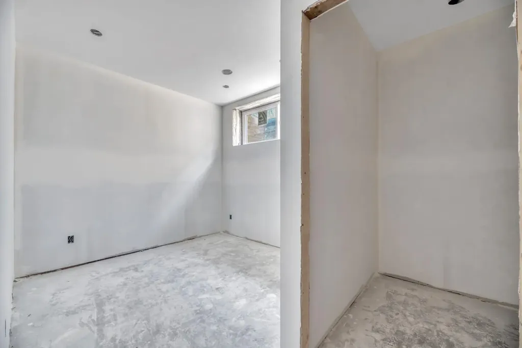 420 & 420b 32 Avenue NW Calgary AB T2M 2P9