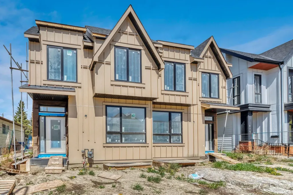420 & 420b 32 Avenue NW Calgary AB T2M 2P9