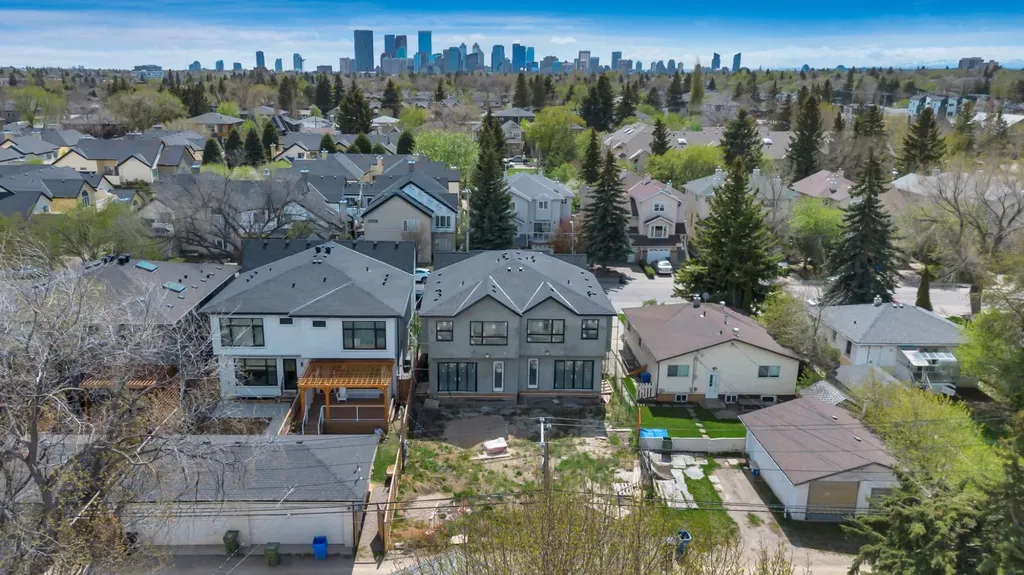 420 & 420b 32 Avenue NW Calgary AB T2M 2P9