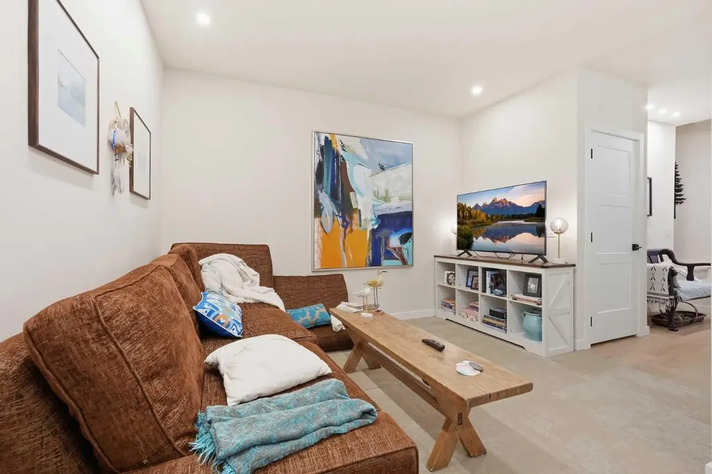 7 Wolf Creek Drive SE Calgary AB T2X 4W9