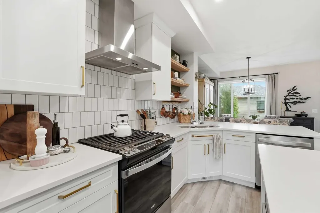 7 Wolf Creek Drive SE Calgary AB T2X 4W9