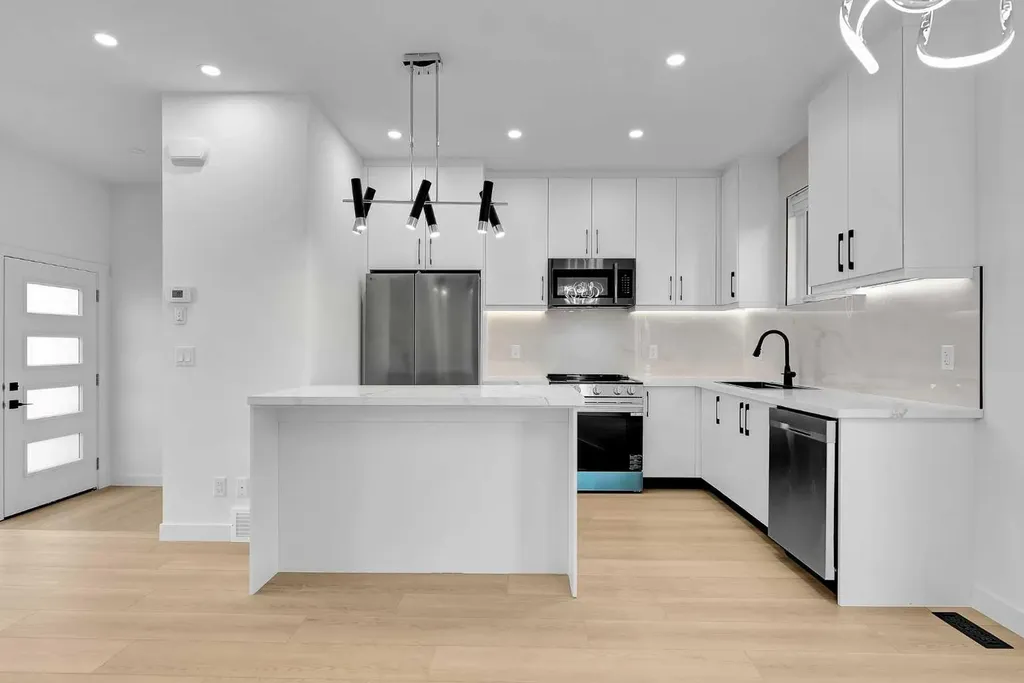 2605 1 Street NE Calgary AB T2E 1X8
