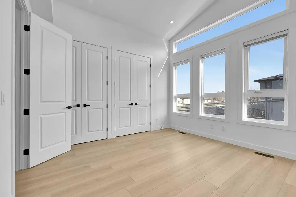2605 1 Street NE Calgary AB T2E 1X8