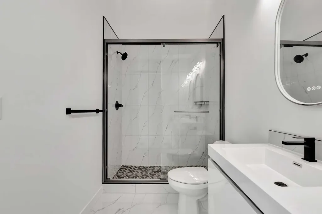 2605 1 Street NE Calgary AB T2E 1X8