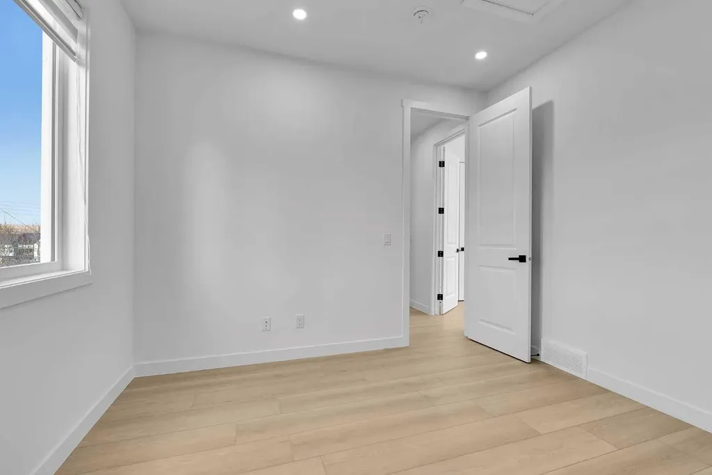 2605 1 Street NE Calgary AB T2E 1X8
