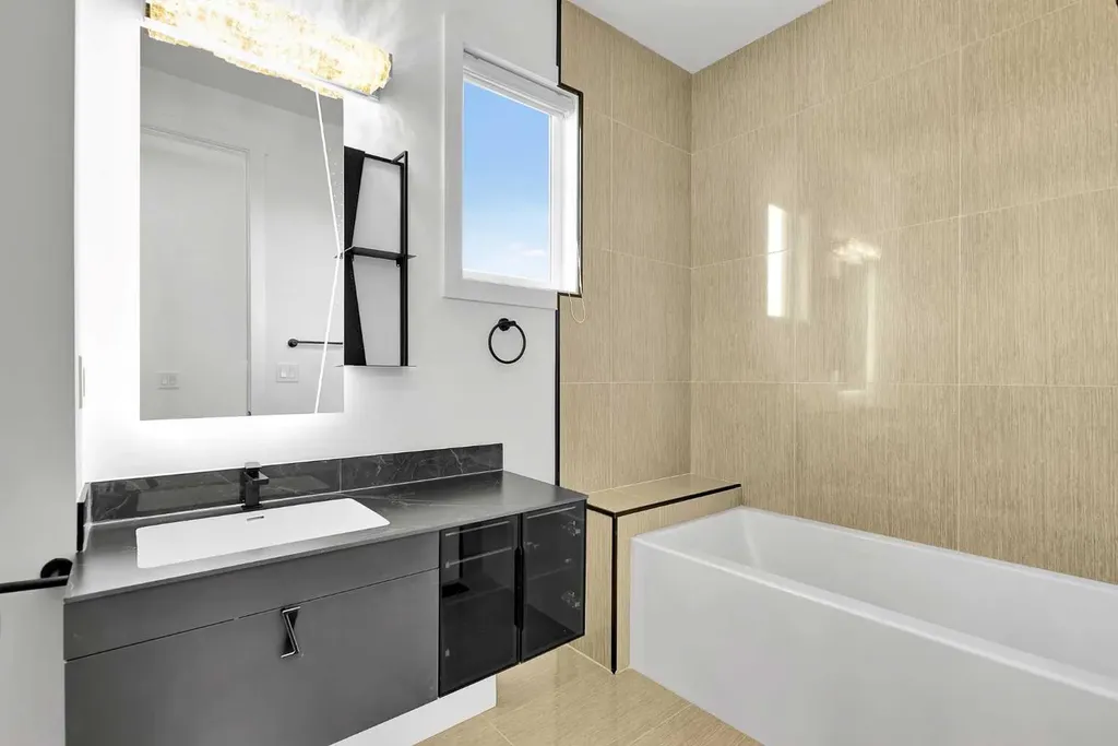 2605 1 Street NE Calgary AB T2E 1X8