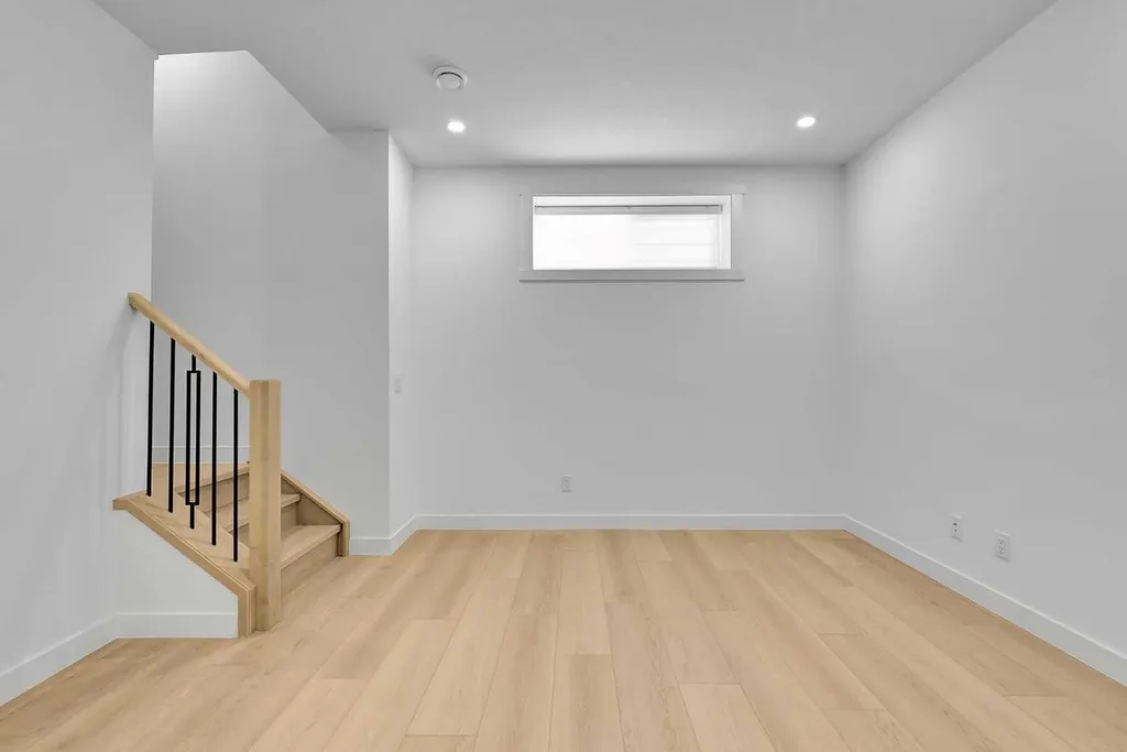 2605 1 Street NE Calgary AB T2E 1X8
