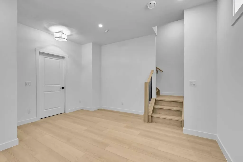 2605 1 Street NE Calgary AB T2E 1X8