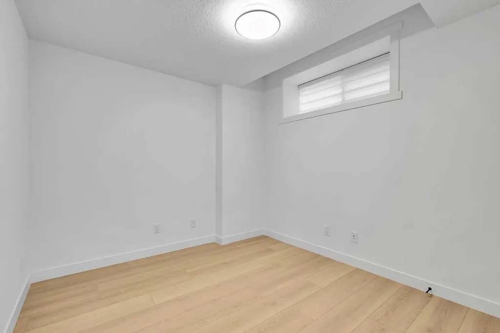 2605 1 Street NE Calgary AB T2E 1X8