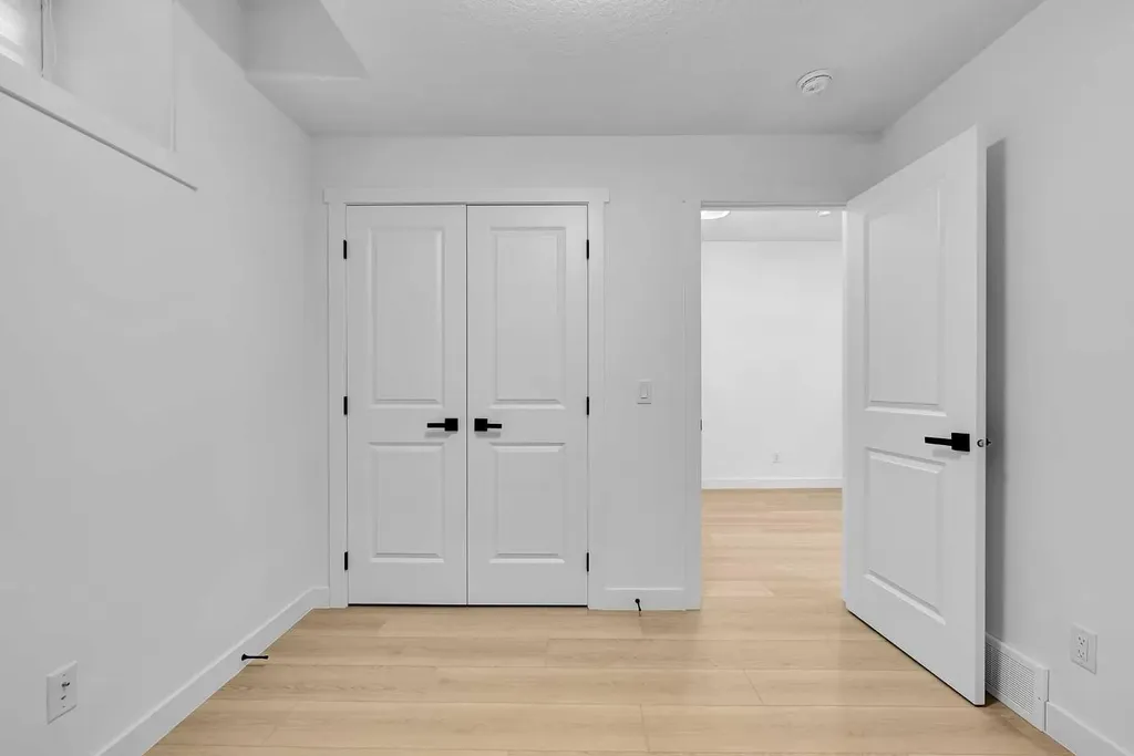2605 1 Street NE Calgary AB T2E 1X8