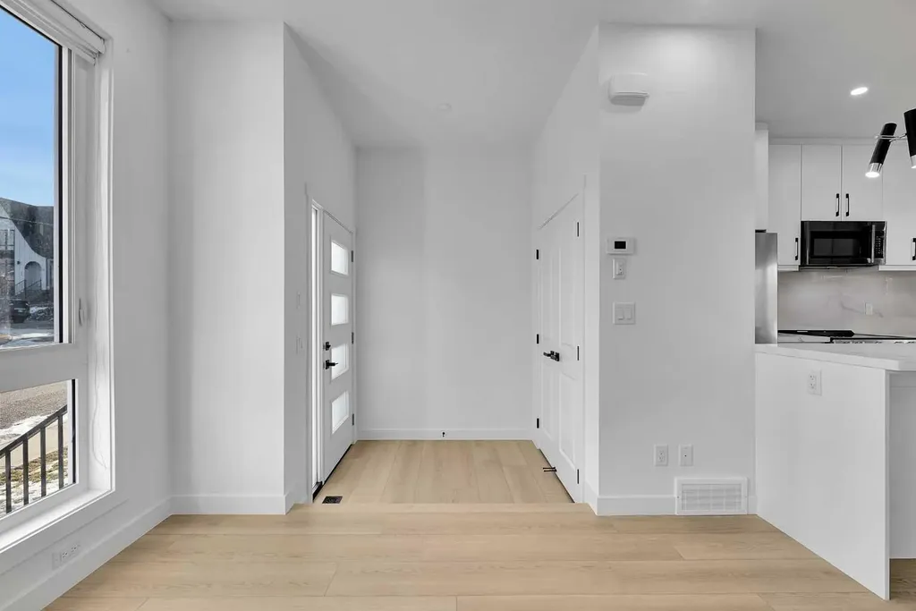 2605 1 Street NE Calgary AB T2E 1X8