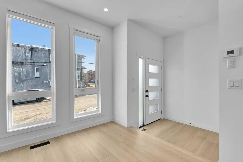 2605 1 Street NE Calgary AB T2E 1X8