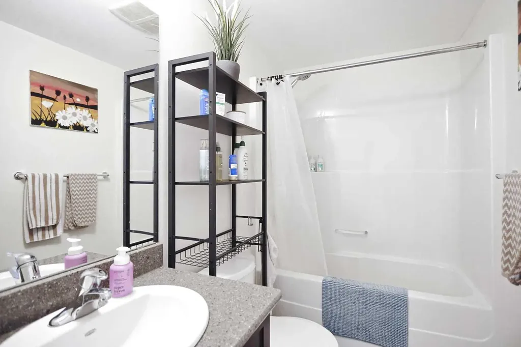 10 Brentwood Common NW Calgary AB T2L 2L6