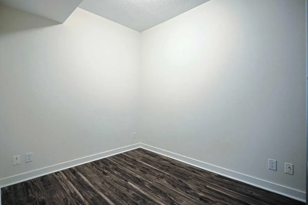 10 Brentwood Common NW Calgary AB T2L 2L6