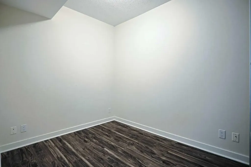 10 Brentwood Common NW Calgary AB T2L 2L6
