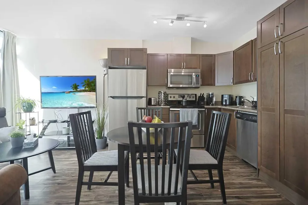 10 Brentwood Common NW Calgary AB T2L 2L6