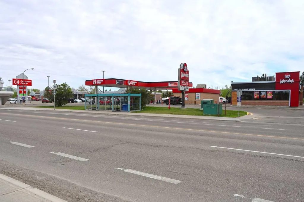 10 Brentwood Common NW Calgary AB T2L 2L6