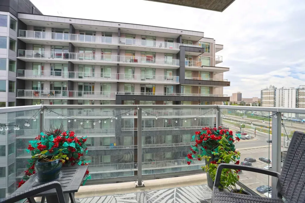 10 Brentwood Common NW Calgary AB T2L 2L6