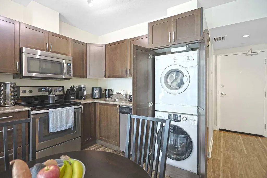 10 Brentwood Common NW Calgary AB T2L 2L6