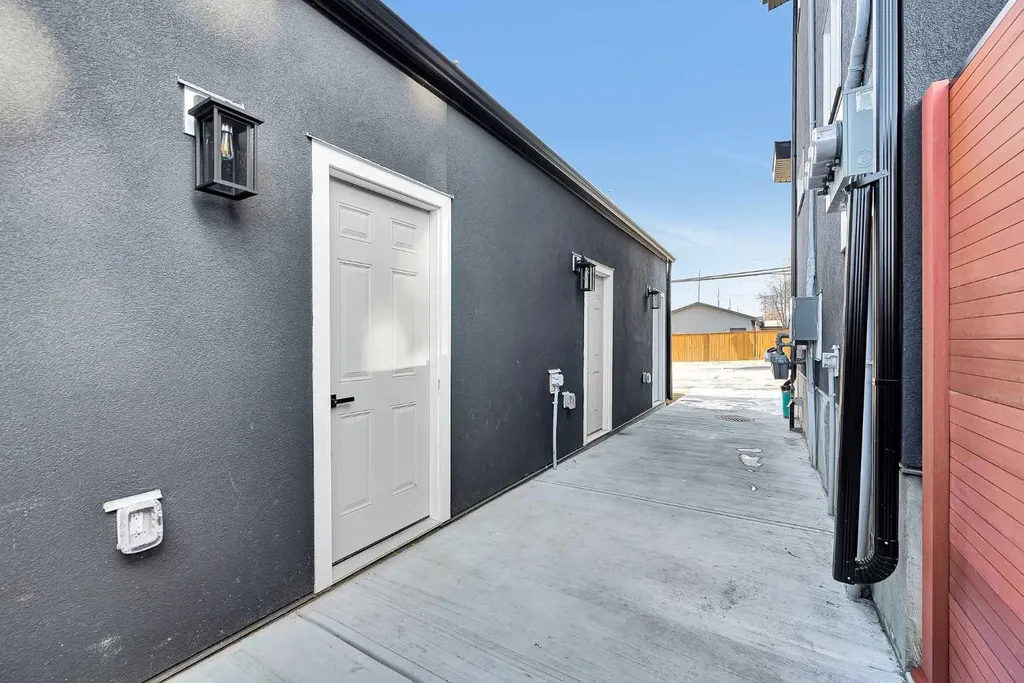 2609 1 Street NE Calgary AB T2E 1X8