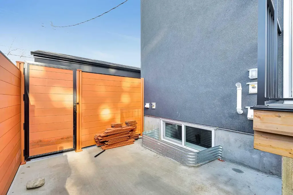 2609 1 Street NE Calgary AB T2E 1X8