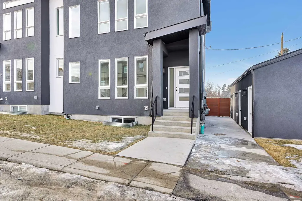 2609 1 Street NE Calgary AB T2E 1X8