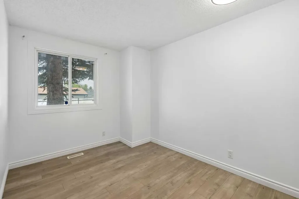 83 Appletree Close SE Calgary AB T2A 7J6