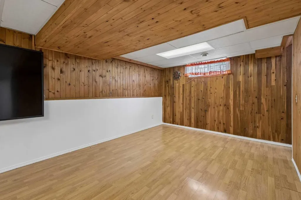 83 Appletree Close SE Calgary AB T2A 7J6
