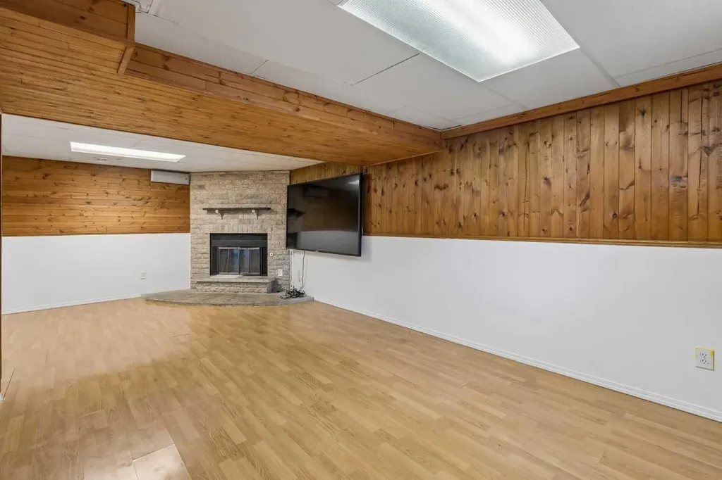 83 Appletree Close SE Calgary AB T2A 7J6