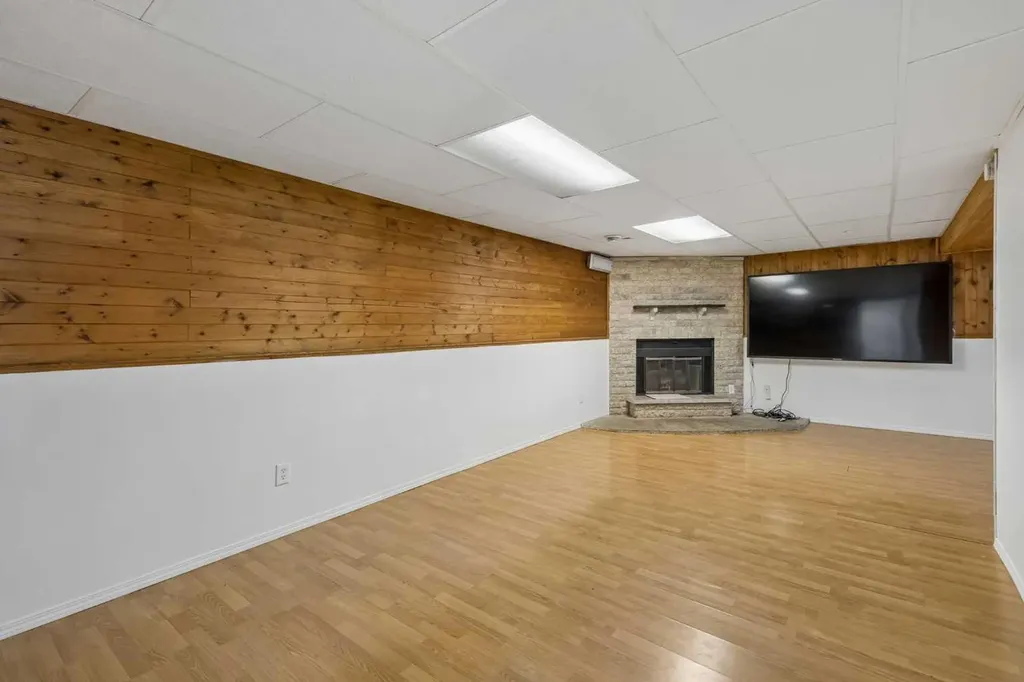 83 Appletree Close SE Calgary AB T2A 7J6