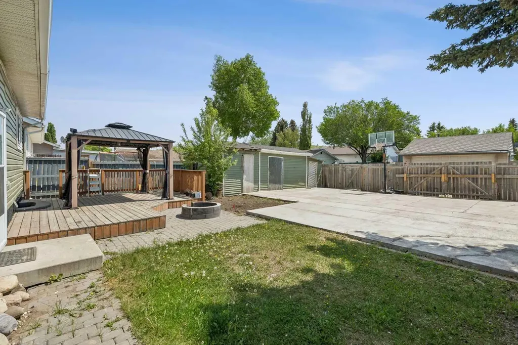 83 Appletree Close SE Calgary AB T2A 7J6