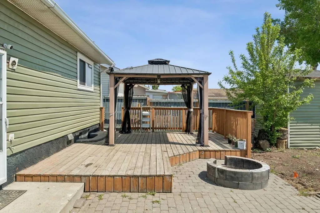 83 Appletree Close SE Calgary AB T2A 7J6