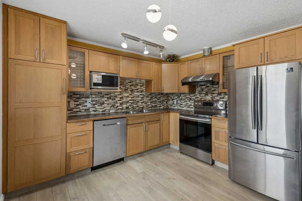83 Appletree Close SE Calgary AB T2A 7J6