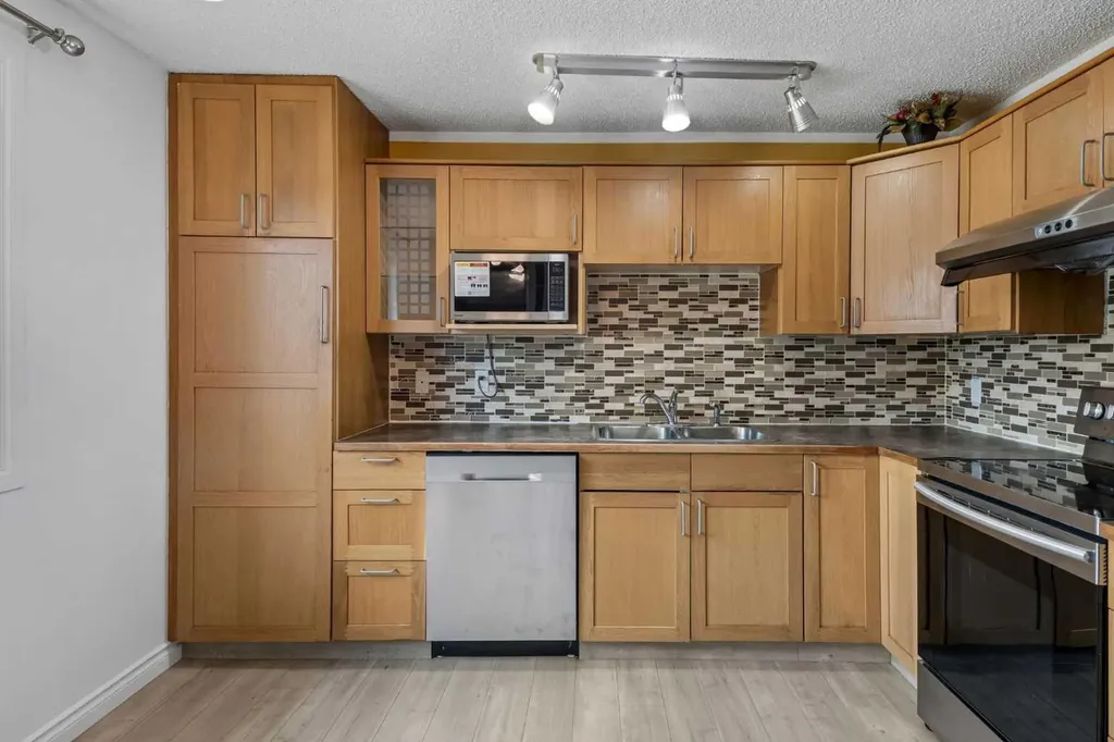 83 Appletree Close SE Calgary AB T2A 7J6