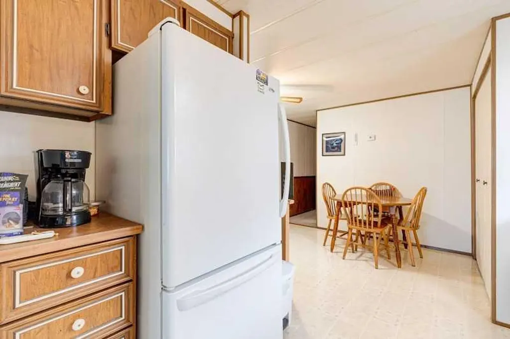 6724 17 Avenue SE Calgary AB T2A 0W5