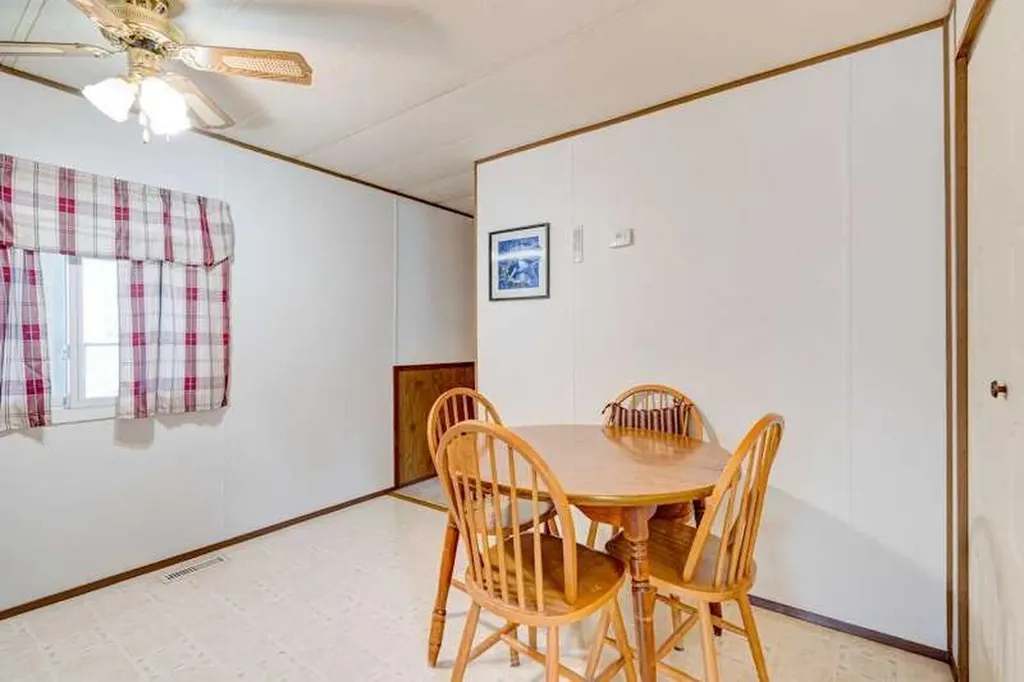 6724 17 Avenue SE Calgary AB T2A 0W5
